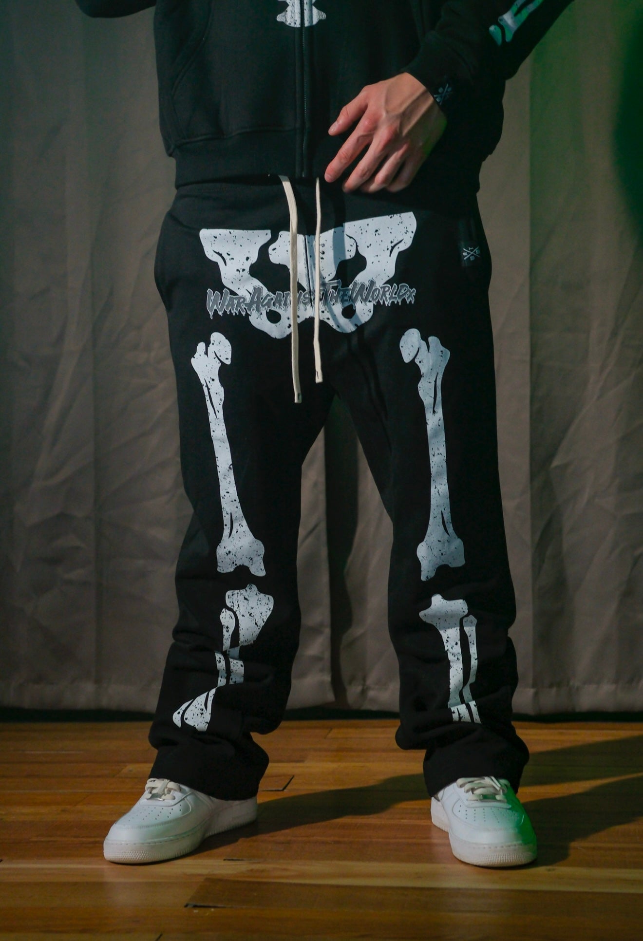 Skeleton flared sweatpants (black)