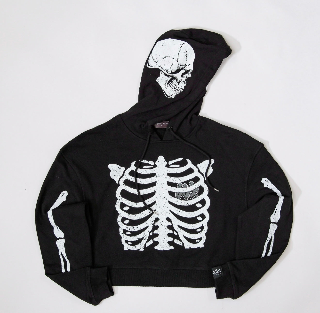 Women’s cropped skeleton pull-over hoodie (black)